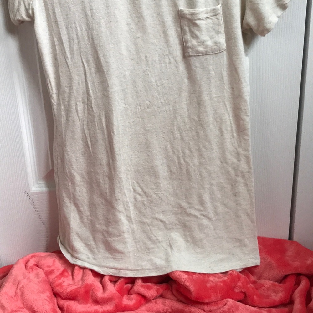 Basic Pocket Scoop Neck Tee - Picture 2 of 5